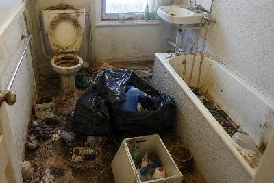 Ernstige vervuilde woning ontruiming (hoarding)